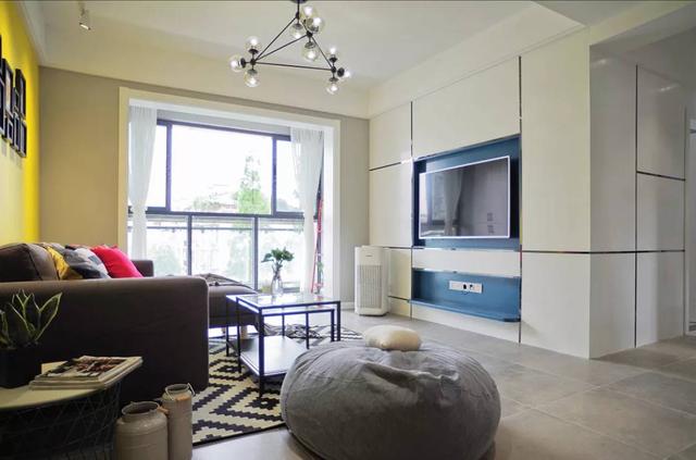 把不銹鋼條嵌到墻上,簡(jiǎn)單點(diǎn)綴好高檔!