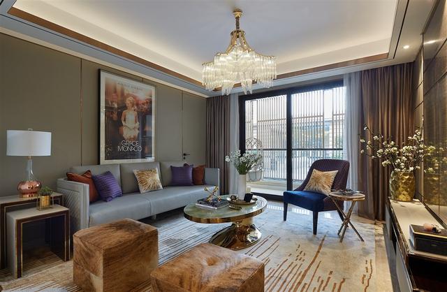 把不銹鋼條嵌到墻上,簡(jiǎn)單點(diǎn)綴好高檔!