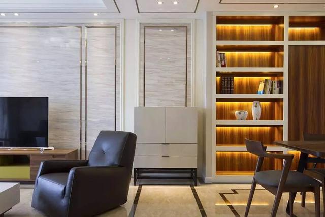 把不銹鋼條嵌到墻上,簡(jiǎn)單點(diǎn)綴好高檔!