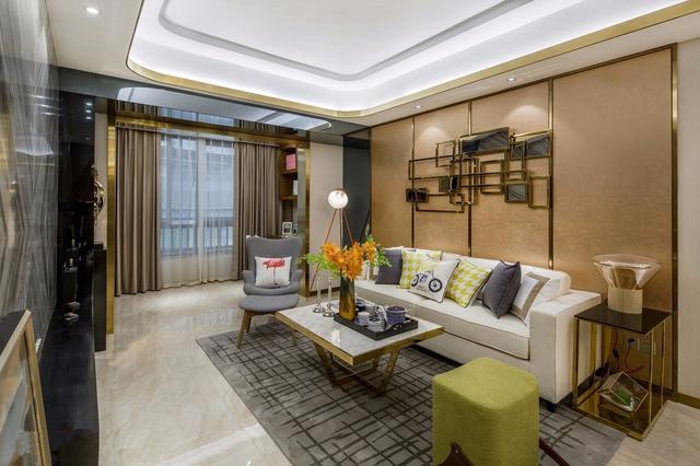 把不銹鋼條嵌到墻上,簡(jiǎn)單點(diǎn)綴好高檔!