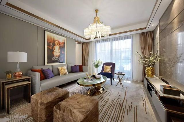 把不銹鋼條嵌到墻上,簡(jiǎn)單點(diǎn)綴好高檔!